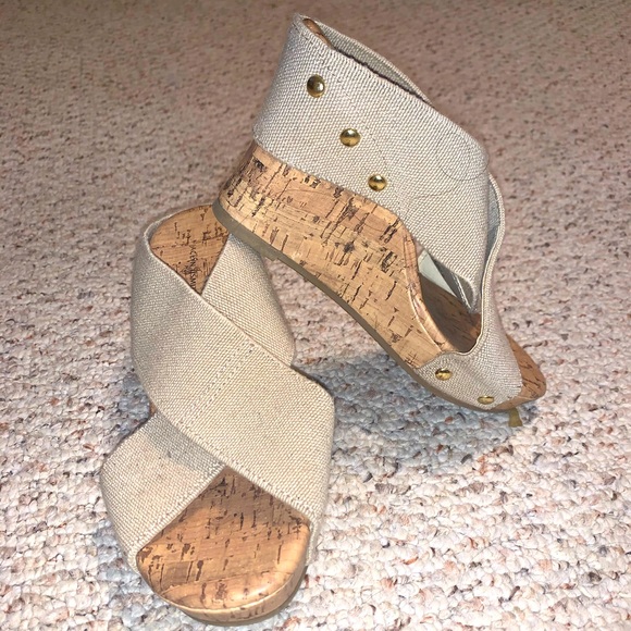 NWOT - summer wedge heeled sandals! - Picture 3 of 5